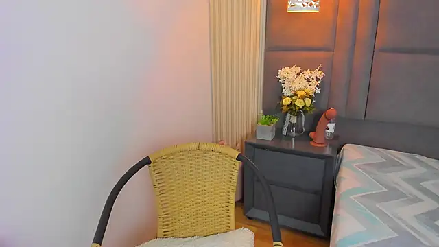 Snapshot of ElaEndez_ chatting on 02-06-25, 12:37 ElaEndez online show from 02-06-25, 12:37