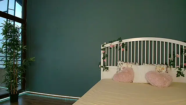 Snapshot of AlicePirs chatting on 07-22-26, 04:15 AlicePirs online show from 07-22-26, 04:15