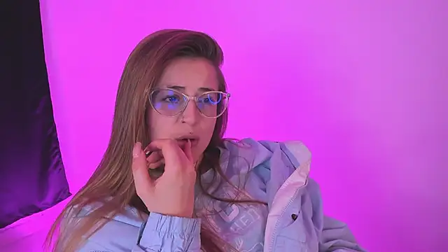 Snapshot of tekila__ chatting on 12-28-24, 01:08 tekila online show from 12-28-24, 01:08