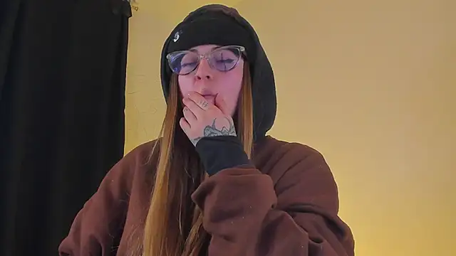 Snapshot of tekila__ chatting on 03-17-25, 11:54 tekila online show from 03-17-25, 11:54