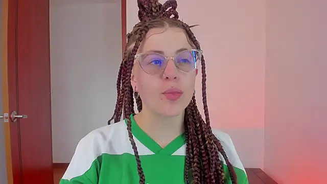 Snapshot of tekila__ chatting on 12-21-25, 08:49 tekila online show from 12-21-25, 08:49