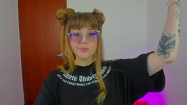 Snapshot of tekila__ chatting on 01-14-26, 10:47 tekila online show from 01-14-26, 10:47