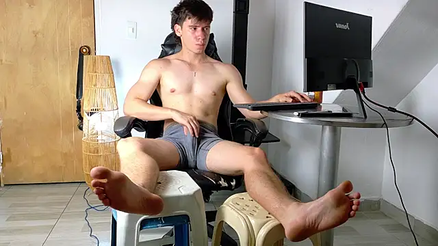 Snapshot of harry_greg21 chatting on 06-26-26, 12:48 harry greg21 online show from 06-26-26, 12:48