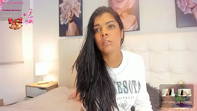 Snapshot of Sweetdreamses_ chatting on 12-27-24, 03:26 Sweetdreamses online show from 12-27-24, 03:26