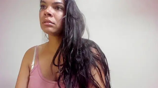 Snapshot of Sweetdreamses_ chatting on 02-25-25, 01:28 Sweetdreamses online show from 02-25-25, 01:28