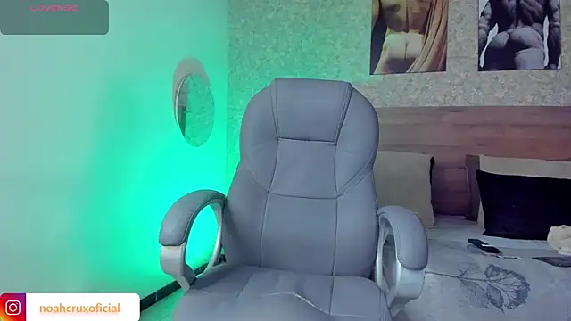 Snapshot of noah_crux chatting on 10-14-25, 08:20 noah crux online show from 10-14-25, 08:20