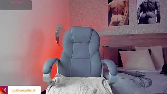 Snapshot of noah_crux chatting on 10-18-25, 11:55 noah crux online show from 10-18-25, 11:55