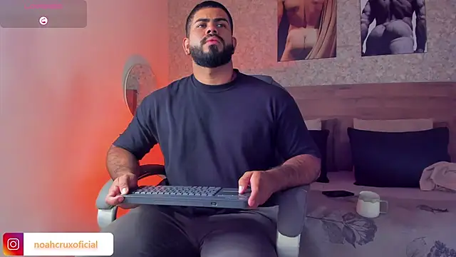 Snapshot of noah_crux chatting on 10-23-25, 08:29 noah crux online show from 10-23-25, 08:29