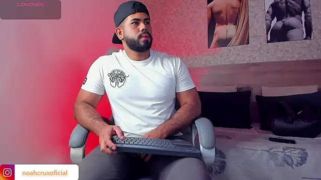 Snapshot of noah_crux chatting on 10-27-25, 12:20 noah crux online show from 10-27-25, 12:20