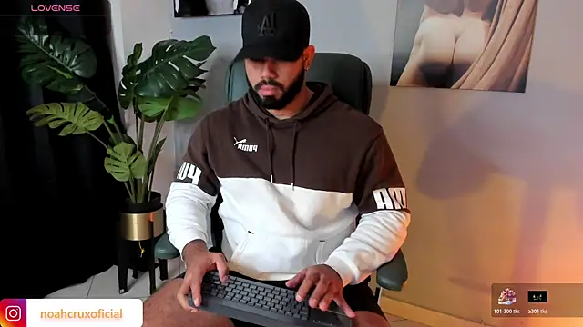 Snapshot of noah_crux chatting on 12-05-25, 09:00 noah crux online show from 12-05-25, 09:00