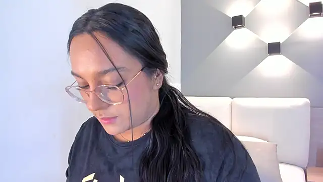 Snapshot of ellamontoya chatting on 10-02-25, 10:55 ellamontoya online show from 10-02-25, 10:55