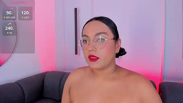 Snapshot of ellamontoya chatting on 10-23-25, 01:21 ellamontoya online show from 10-23-25, 01:21