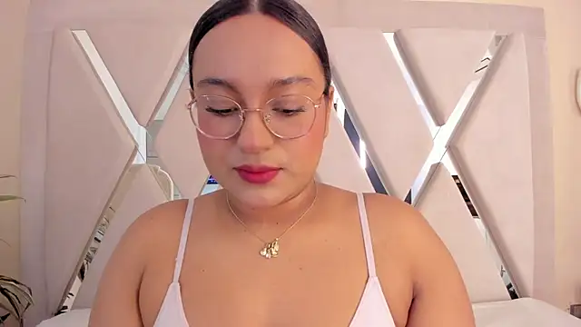 Snapshot of ellamontoya chatting on 01-18-26, 11:03 ellamontoya online show from 01-18-26, 11:03