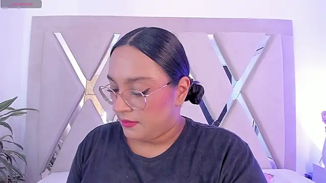 Snapshot of ellamontoya chatting on 02-20-26, 11:43 ellamontoya online show from 02-20-26, 11:43