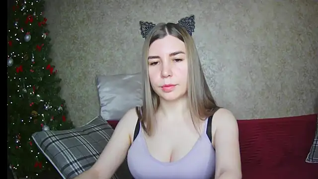 Snapshot of ElllaNuar chatting on 01-15-25, 04:57 ElllaNuar online show from 01-15-25, 04:57