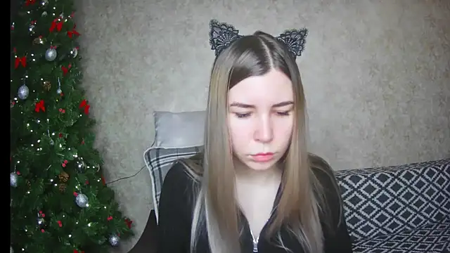 Snapshot of ElllaNuar chatting on 01-24-25, 01:13 ElllaNuar online show from 01-24-25, 01:13