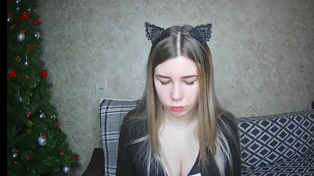 Snapshot of ElllaNuar chatting on 01-30-25, 01:22 ElllaNuar online show from 01-30-25, 01:22