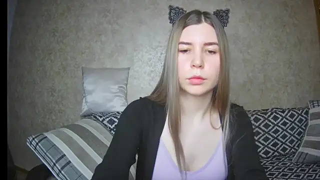 Snapshot of ElllaNuar chatting on 02-03-25, 04:14 ElllaNuar online show from 02-03-25, 04:14