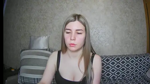 Snapshot of ElllaNuar chatting on 03-10-25, 04:49 ElllaNuar online show from 03-10-25, 04:49