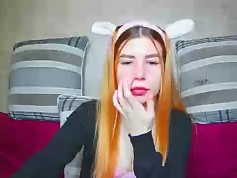 Snapshot of ElllaNuar chatting on 09-23-25, 01:52 ElllaNuar online show from 09-23-25, 01:52