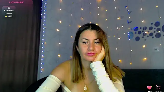 Snapshot of SuchAngel_ chatting on 10-28-25, 02:59 SuchAngel online show from 10-28-25, 02:59