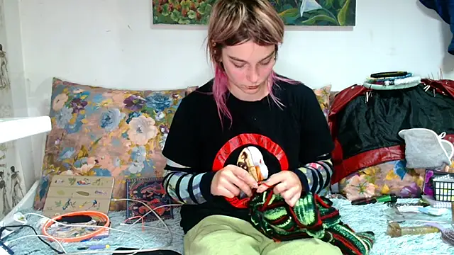 Sophie Bell online show from 10-15-25, 05:35