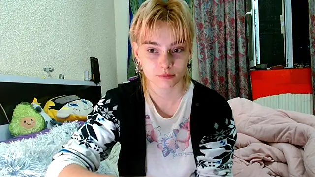 Sophie Bell online show from 05-24-26, 06:24