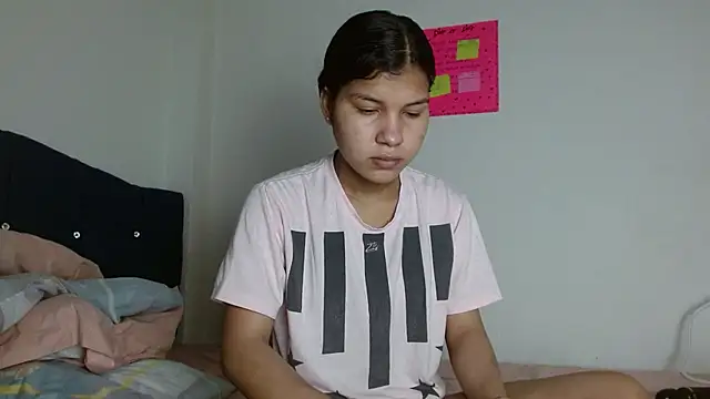 Snapshot of SophiaMeyerst chatting on 12-16-24, 04:49 SophiaMeyerst online show from 12-16-24, 04:49