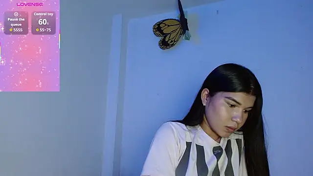 Snapshot of SophiaMeyerst chatting on 12-15-25, 02:21 SophiaMeyerst online show from 12-15-25, 02:21