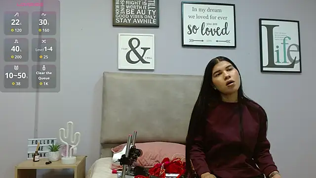 Snapshot of SophiaMeyerst chatting on 12-18-25, 01:06 SophiaMeyerst online show from 12-18-25, 01:06