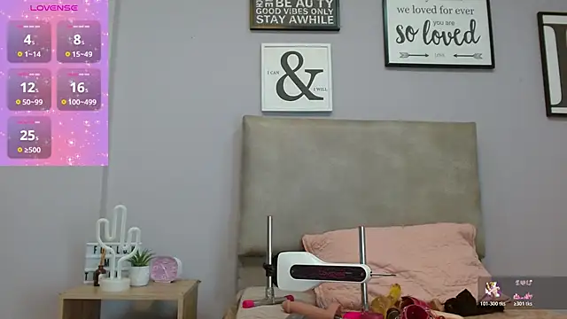 Snapshot of SophiaMeyerst chatting on 12-19-25, 01:40 SophiaMeyerst online show from 12-19-25, 01:40