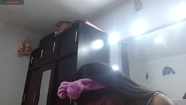 Snapshot of SophiaMeyerst chatting on 01-12-26, 04:45 SophiaMeyerst online show from 01-12-26, 04:45