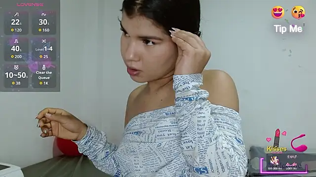 Snapshot of SophiaMeyerst chatting on 02-23-26, 12:57 SophiaMeyerst online show from 02-23-26, 12:57