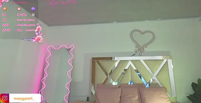 Snapshot of meggan_tay chatting on 01-28-25, 06:38 meggan tay online show from 01-28-25, 06:38