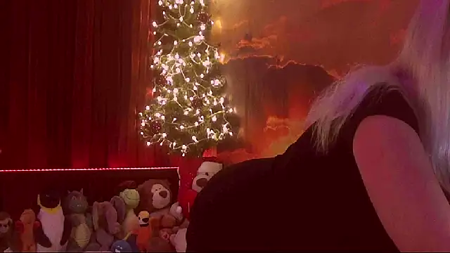 MoniCutex online show from 12-29-24, 03:22