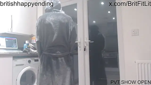 Snapshot of BritishHappyEnding chatting on 12-15-24, 04:59 BritishHappyEnding online show from 12-15-24, 04:59