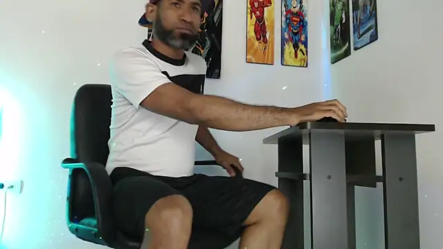 Snapshot of Enriblack92 chatting on 12-29-24, 04:05 Enriblack92 online show from 12-29-24, 04:05