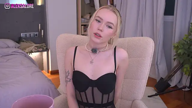 LexieLoree online show from 05-16-26, 03:03