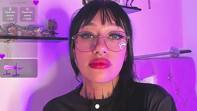 Snapshot of Akari1_Mischief chatting on 12-13-24, 04:22 Akari1 Mischief online show from 12-13-24, 04:22