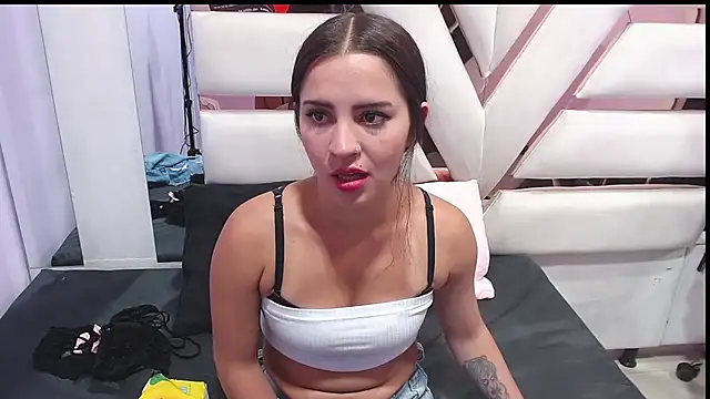 CooperEmma  online show from 02-26-26, 02:43