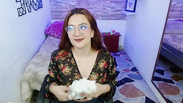 lilyponce  online show from 05-14-26, 08:15