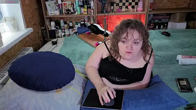 MiniNatalie online show from 11-14-25, 05:28