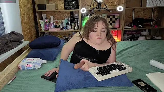 MiniNatalie online show from 12-23-25, 06:44