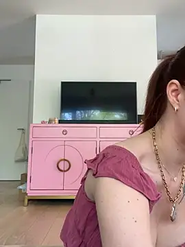 Mia-Minou online show from 04-27-26, 09:40