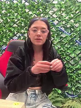 Snapshot of Isabella_21x chatting on 01-13-25, 06:49 Isabella 21x online show from 01-13-25, 06:49