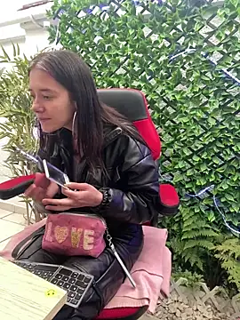 Snapshot of Isabella_21x chatting on 01-18-25, 12:47 Isabella 21x online show from 01-18-25, 12:47