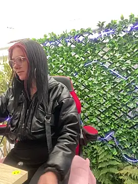 Snapshot of Isabella_21x chatting on 01-20-25, 12:49 Isabella 21x online show from 01-20-25, 12:49