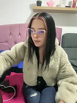 Snapshot of Isabella_21x chatting on 02-12-25, 12:22 Isabella 21x online show from 02-12-25, 12:22