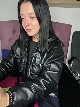 Snapshot of Isabella_21x chatting on 02-14-25, 12:36 Isabella 21x online show from 02-14-25, 12:36
