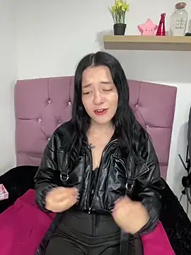 Snapshot of Isabella_21x chatting on 02-18-25, 12:17 Isabella 21x online show from 02-18-25, 12:17
